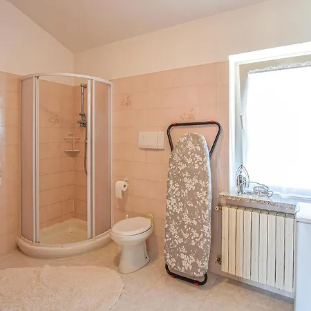 Apartment 2 Bedroom Cozy In