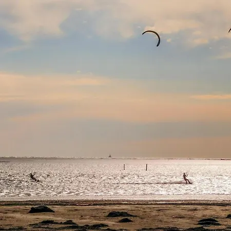 2 Bedroom Cozy In Apartment *