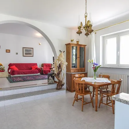 Apartment 2 Bedroom Cozy In *