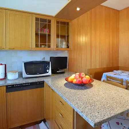 2 Bedroom Cozy In Apartment