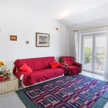 Apartment 2 Bedroom Cozy In