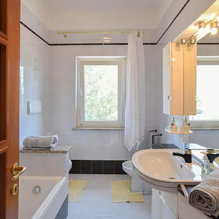 Apartment 2 Bedroom Cozy In