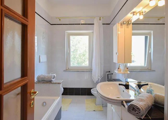 شقة 2 Bedroom Cozy In