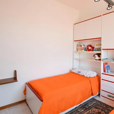 Apartment 2 Bedroom Cozy In *
