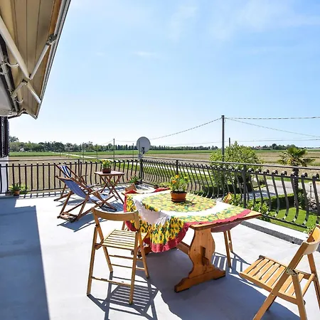 2 Bedroom Cozy In Apartment Grado