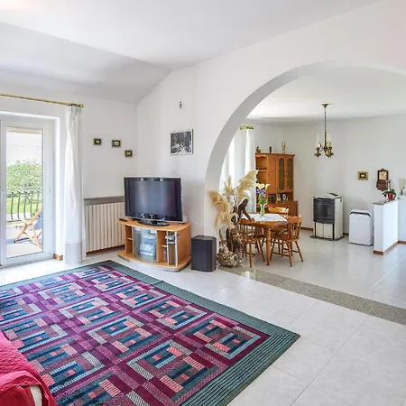 2 Bedroom Cozy In Apartment